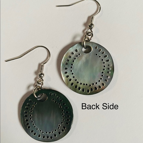 Unique Carved Holes Shell Earrings - Picture 4 of 5